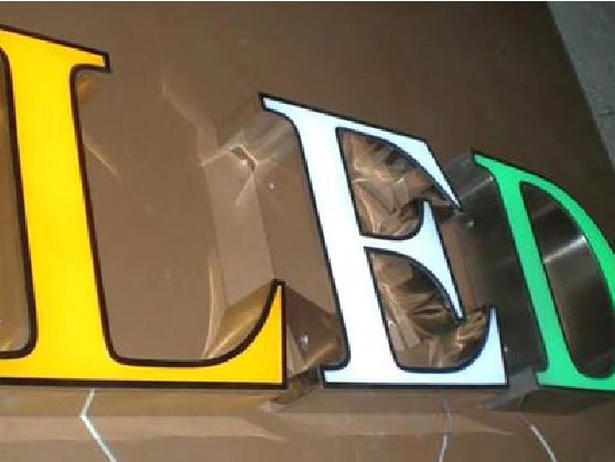 黄梅介绍LED招牌的基础知识。